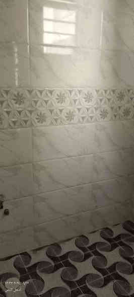 للايجار 
حي الملايين الاولى خلف الگمرگ المساحة١١٠  متر بناء حديث 
غرفتين نوم +هول ومطبخ واستقبال 
غرفتين 
بدل الايجار ٣٠٠ الف غير قابل للتفاوض 
***********
