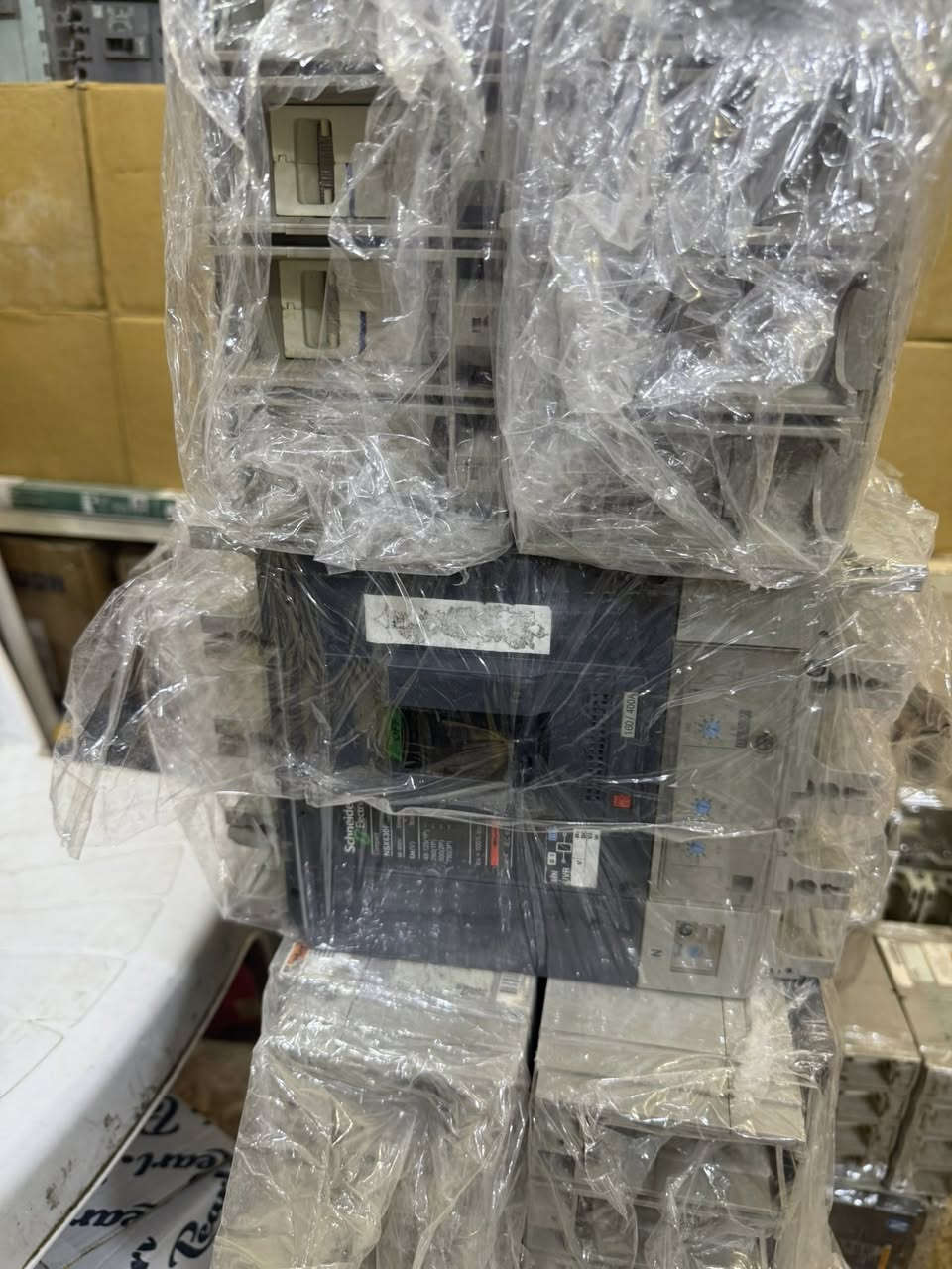 السلام عليكم يتوفر قاطع Mg  اصلي باله فرنسي /100A/125A/ 160A/ 250A/ 400A 630A/ 800A/ 1000A /  أتواصل ع رقم واتساب ‭٠٧٧٧ ٠٣٥ ٢٢٨٩‬
