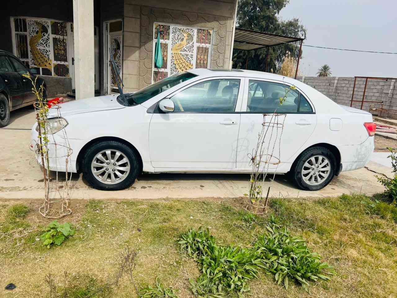 السلام عليكم تحيه طيبه،،، للبيع بي واي دي مؤديل ٢٠١٣ رقم واسط مميز كير عادي فول مواصفات فتحه بصمه بصمه أبواب اشاير مري فول مواصفات كير وصدر وكهرباءيات وتخم تاير كله نضيف سياره بحاله جيده فقط بيهه هلالات معمره ولباقي بلادي سياره بحاله جيده السعر ٤٠ وبيهه مجال العنوان واسط الزبيديه ***********، ***********
