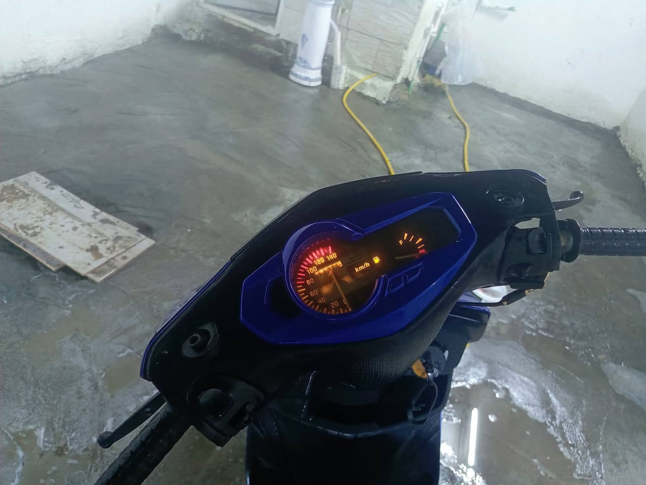 سلام عليكم دراجه سكنس تشتغل سلف وهندر مكينه حلوه دراجه كلش نظيفه عنوان ابو الخصيب محيله هذا رقمي ***********
