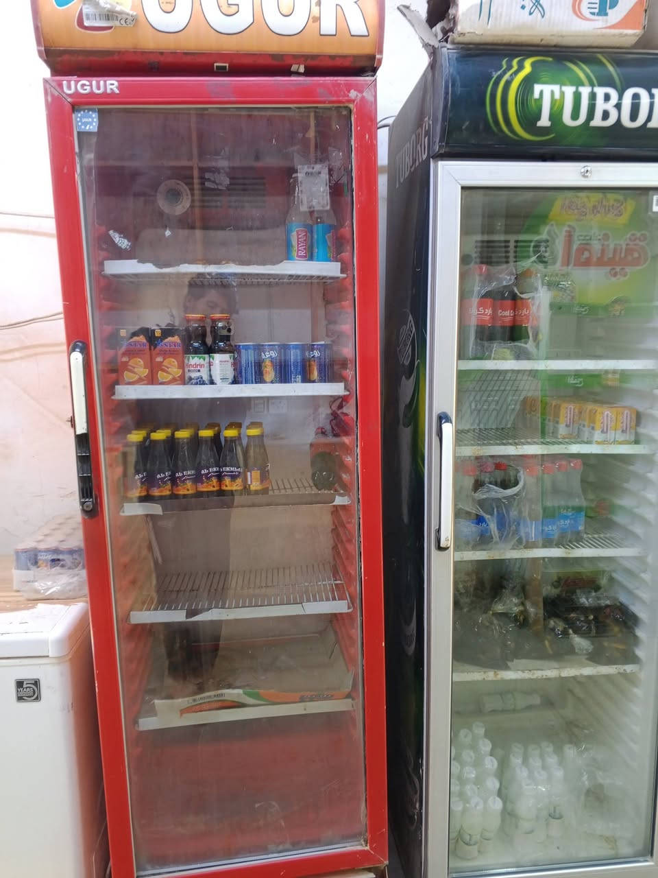 سلام عليكم مجمده للبيع شرط شغل سعر 400 وبيه مجال وميز جام خانه سعر 100 وبي مجال وعارضات عدد2 سعر 500 وبيهن مجال وشراي يتصل *********** أو يجي خاص
