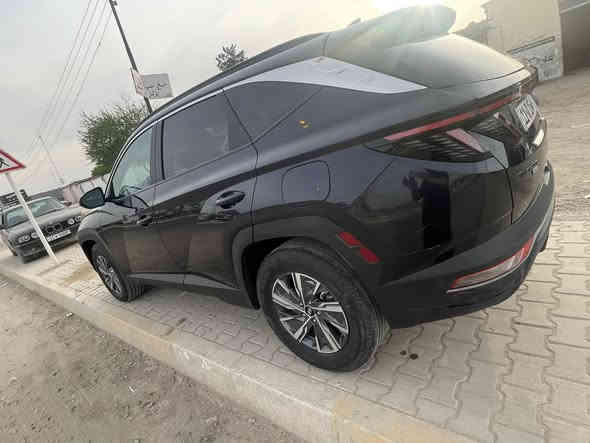 توسان موديل 22 هايبرد 
رقم بغداد بأسمي ثاني يوم احولك
🤡سعر مغري 🤡
السيارة مواصفات كلش حلوة تحكم شترين شفتات رادارات امامي جانبي خلفي مانع انزلاق تحديد سرهة هواي مواصفات 
الحادث موضح مع الصور ابيع صبغ عام تقريبا 
السعر 155 بيع مستعجل وعل ايدي مصلحة 
 للا ستفسار ***********
