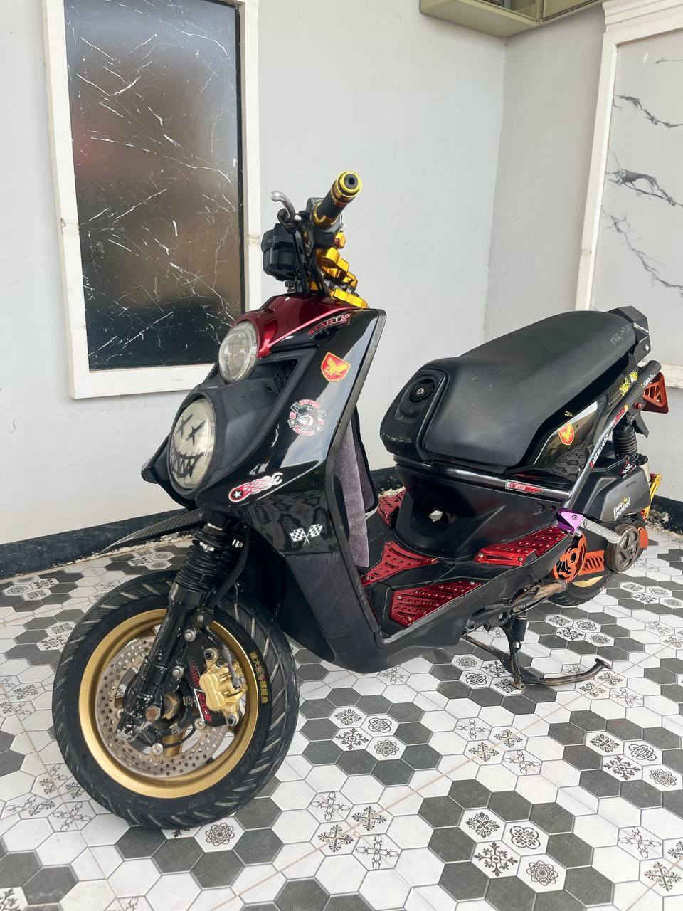 السلام عليكم
سكنس جبلي 2015 بلادية كفالة عامة 
دراجة شلعة ومعدل مزوده واحد على واحد

#السعر _( 1500 )_ و بيهة مجال 

1..كلجات رياضي امامي وخلفي 
2..ستيرن رياضي اصلي 
3..يدات بريك سلايت + قبضات سكليتر رياضي 
4..بكلايت رياضي نحلة 
5..كشن رياضي 
6..قاعدة رقم رياضي 
7..قبق كلجات رياضي 
8..قبق فلاوين رياضي
9..قبق عنبار رياضي 
10..طلاعات رياضي 
11..دواسات رياضي+قبق شاصي
12.قطرة دهن رياضي 
13..قطرة اكسل رياضي 
14..جويتر رياضي اصلي 
15..جوين رياضي اصلي
16..جاملخ خلفي جوكر رياضي

مكاني بابل جبله 
***********
