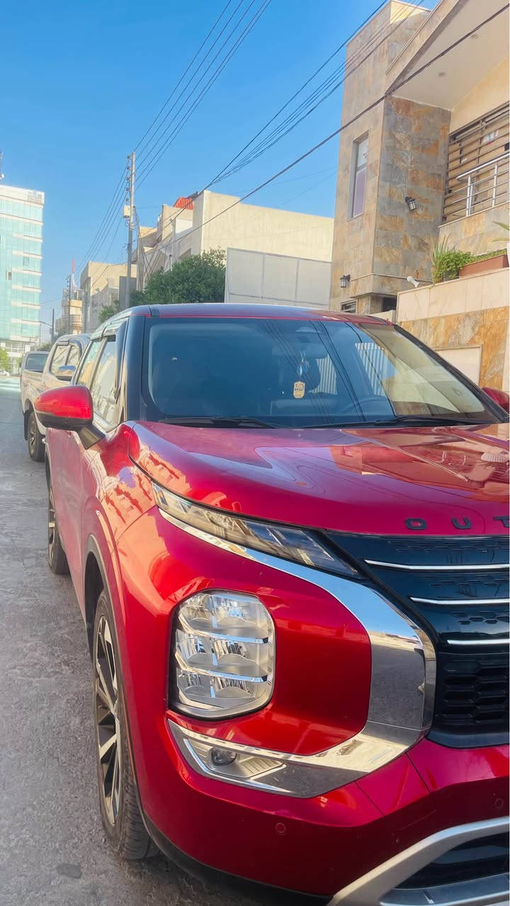 Outlander SE 2023✅
ڕانگی سور 
سەیارەکە زۆر پاک و خاوێنە و هی ماڵە و هی مەعرەز نیە 
مەکینە 2.5 لیتر ✅
گێڕ بۆکس و تۆماتیک 
سەیارەکە ٧ نەفەریە بۆ خێزانی گەورە زۆر باشە و گونجاوە 
شاشەی تاج و ئاردینۆ و ئەپل کار پلەیە 
حەساسە ✅
رادارە ✅ 
٥ کامێرایە 📷
شاشەی ٩ ینج 
سنسۆری پارکینگ 
پشتەوە و پێشەوەی زینۆنە 
سەیارەکە زۆر پاکە بێ چال و شوختە 
سەنەوی تازەیە سەیارەکە بە ناوی سایەقەکەیە 
وەکالە و تەحویل و خرامەی بە شەرت 
کوشن هیتەر کوشن خەزن 
یستۆپ ABS 
مواسەفایەکانی زۆر زۆرن باس ناکرێت سەیرەکەش تا بڵێیت خاوێن و بێ مەسرەفە 
سەنەوی تا 12-12-2030
نرخیشی ١٧٥ وەرەقە یە  
بۆ زانیاری زیاتر پەیوەندی بکە لە خزمەت داین
***********📞
***********📞☎️ رانية, السليمانية
