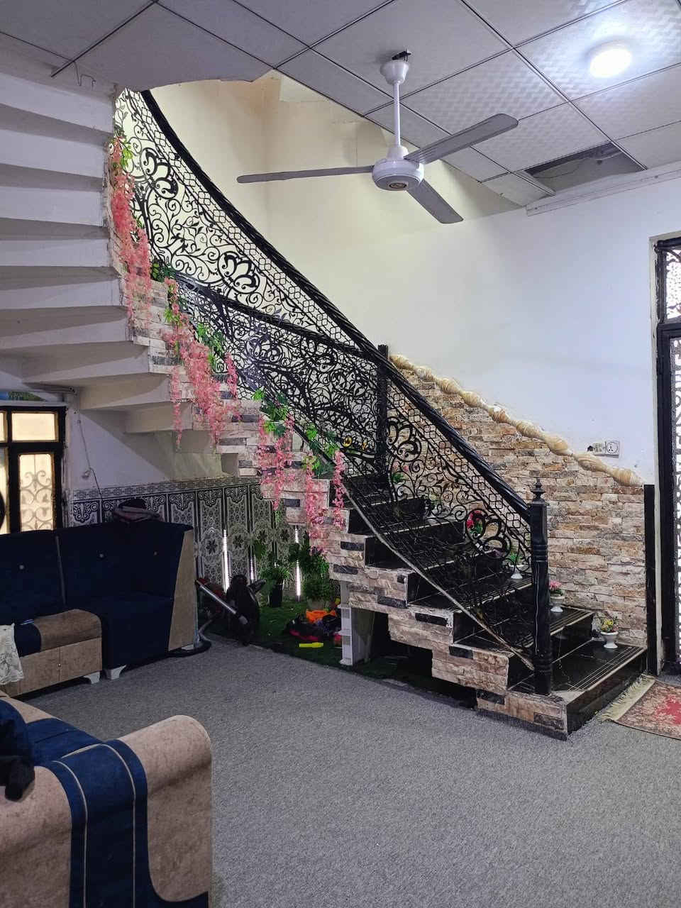 السلام عليكم
دار للبيع مساحه 125 متر

طابو زراعي عراقي

طابقين يحتوي ع 4غرف منام وصالتين واستقبال ومطبخ وصحيات

الموقع ابي الخصيب ابو كوصرة قريب من شارع الفوك 

ثاني بيت عن طريق ابو كوصرة رئيسي شارعه 10متر

السعر 90 وبي مجال قليل 

تفاصيل اكثر اتصال برقم

*********** سجاد عقارات المفتاح الذهبي
