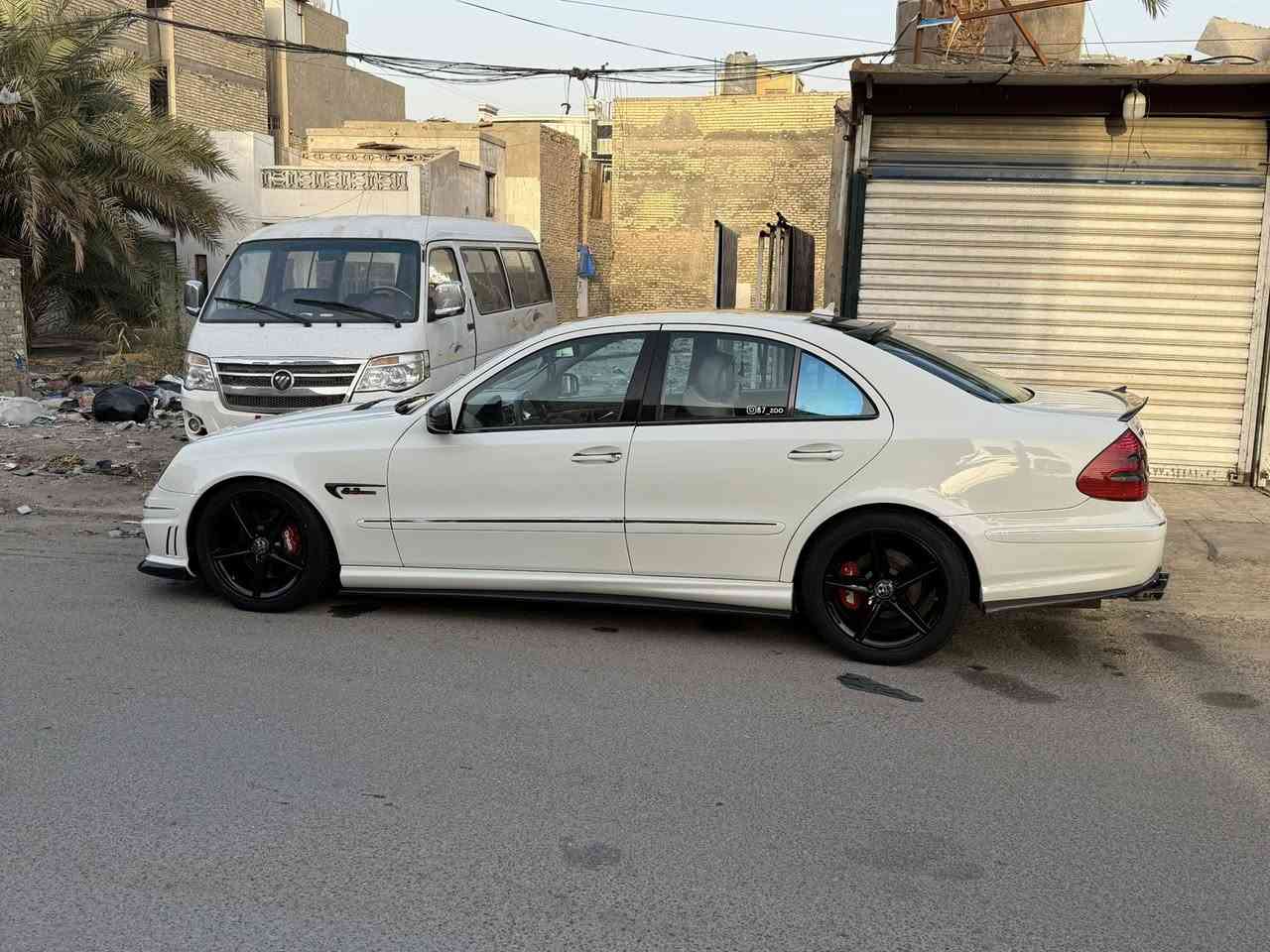 مرسيدس w211 350 AMG 2008 كت E63
تو ويل سيارة بدون كاملة مكملة فول مواصفات ماشية 130 ميل

صبغ بيها بابين وجاملغين اليسره 

مواصفاتها هواي ماتنذكر 

كزوز ريمونت رياضي وصامت 

منظومة تبريد جديده 

تايرات جديده

كلشي بلسيارة نظيف ومتعوب علية 

مكاني بغداد الشعب 

السعر 168

***********
