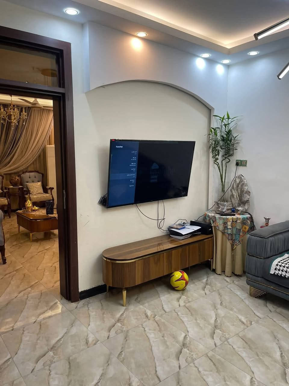 دار للبيع / حي الشباب / مربع مجمع الرازي الطبي

مساحة 125 م / واجهة6 وربع / ونزال 20

بناء سنة 2013 / طابو صرف

طابقين :       طابو صرف
يحتوي على(( ٣ غرف ومطبخ وصالة وحولي وخدمات وكراج كبير + حديقة )

للاستفسار الاتصال على ( ‭0770 263 8124‬ )
