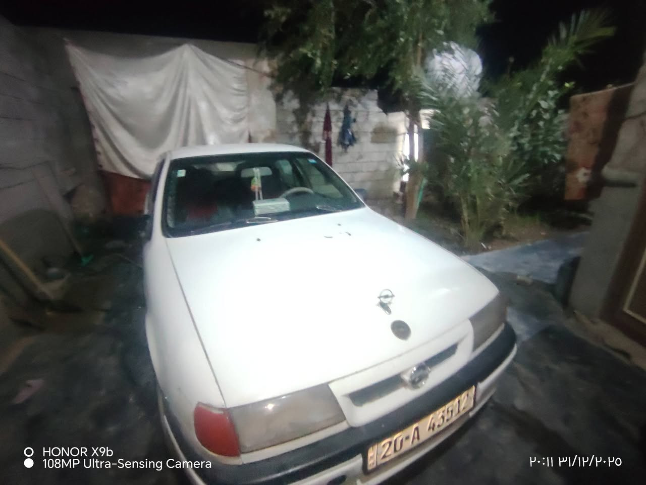 سلام عليكم ورحمة الله وبركاته من رخصت الادمن اوبل اوميكا 20 حجمهه رقم انكليزي دولي بيها بطاقه بنزين يعني من كل المحطات تفولهه ب نص سعر صاحبهه موجود بيهه خياسات قليله رقمي *********** ❤️
