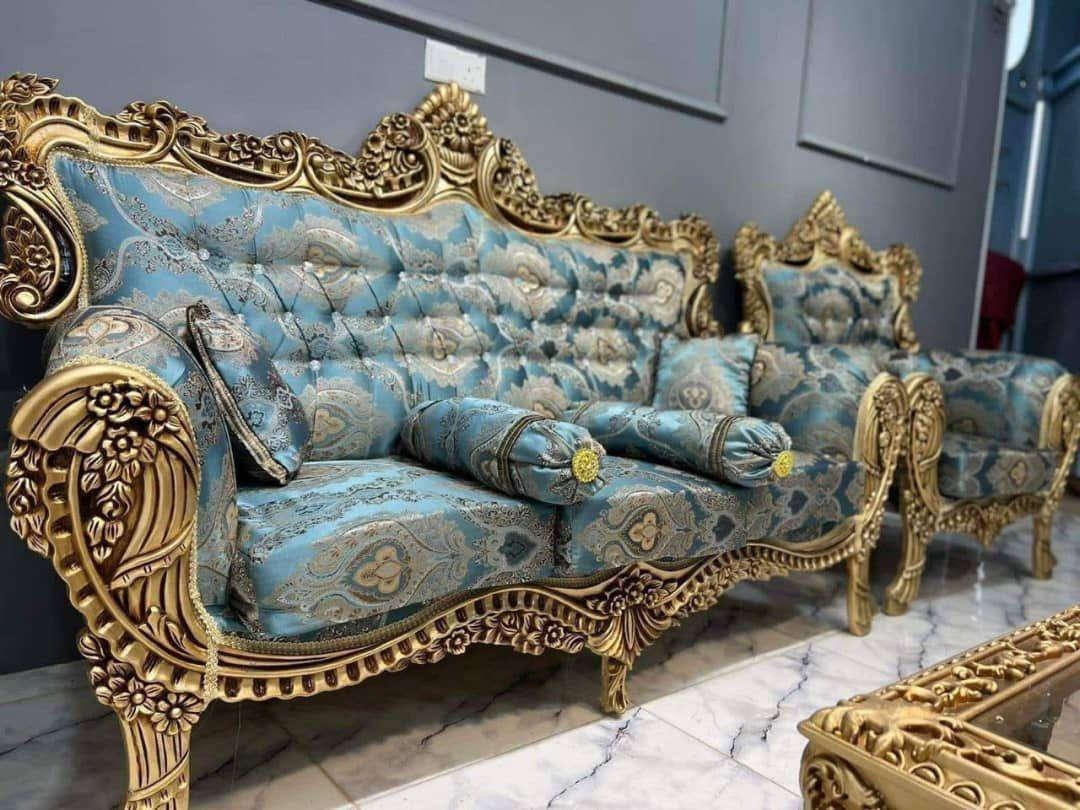 � عرض حصري لأصحاب الذوق الرفيع من معرض الشمس 

✨ تخم الزنجيل الملكي – الفخامة التي تستحقها بسعر 750,000 دينار فقط!

🪵 خشب جوز أصلي فاخر يتميز بالمتانة والجمال الطبيعي الذي يعكس رقي أثاثك.
💺 قماش ملكي فاخر عالي الجودة، يمنحك راحة لا تضاهى وتصميم أنيق يتناغم مع ذوقك الرفيع.
🚚 خدمة توصيل مجانية وسريعة تصل إلى باب منزلك خلال 24 ساعة فقط، لنوفر لك تجربة تسوق مريحة وميسرة.
🛡️ ضمان شامل لمدة 5 سنوات على الخشب والقماش، لأننا نؤمن بجودة منتجاتنا ورضاك التام.

📍 زيارتنا في دربنديخان – سليمانية
📞 للحجز والاستفسار: ***********

🔥 معرض الشمس – وجهتك الأولى للأثاث الفاخر والجودة العالية.
✨ اجعل منزلك تحفة فنية تعكس ذوقك الراقي، واحجز الآن لتستمتع بأفضل العروض وأرقى الخدمات.

#معرض_الكنوز #أثاث_فاخر #خشب_جوز_طبيعي #راحة_وفخامة #توصيل_مجاني #ضمان_5_سنوات #عرض_حصري
