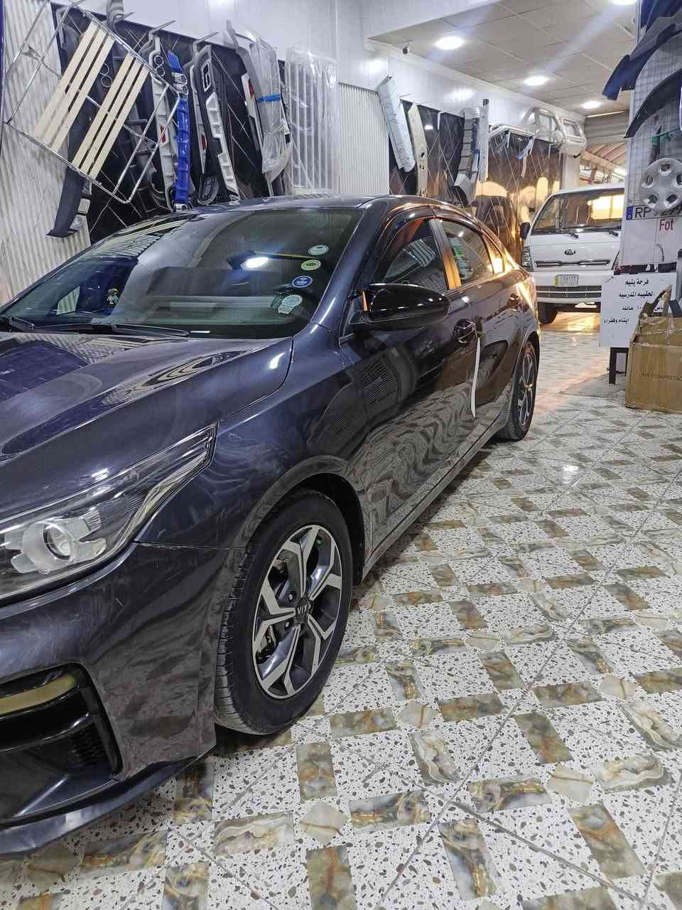 السلام عليكم مراوس مع جارجر   لو أوباما 
كيا فورتي ٢٠١٩
بيها بس بنيد مبدل نفس لون بدون دواخل 
***********
