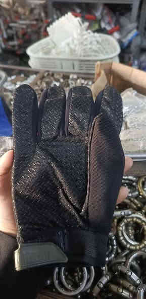 التركيز على الاستخدام العملي
—جهّز نفسك للمهمة! 🛠️
—سواء كنت تتسلق، تقود، أو تعمل بيديك، هذه القفازات هي درعك ضد التحديات. متانة لا مثيل لها وقبضة احترافية.
(اطلب الآن!)
متوفر توصيل الى جميع انحاء العراق 
الموقع موصل حي الحدباء 
سعر المنتج 5000 دينار ✅
للتواصل خاص او على الرقم 
(***********)
#OutdoorGear #معدات_تكتيكية #عمل_يدوي
