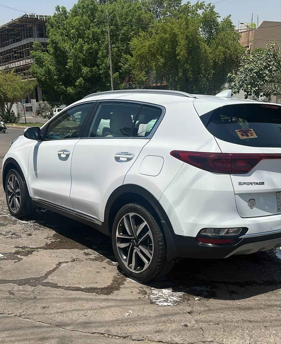 السلام عليكم
عندي سبورتج خليجية موديل ٢٠٢١ مكفولة من الصبغ والتبديل و البارد ماشية مية و شوية مواصفاتها حلوه تجي بيه بصمة تشغيل و ابواب  و كشنات جلد بلادية و شاشة چبيرة بلادية و حساسات امامية و خلفية و كاميرا و بعد بيه مواصفات والسيارة اباسمي من هيه زيرو .
السعر ٢٠٥ ورقة و بيه مجال و مكان السيارة بغداد
للاستفسار اتصل على الرقم ***********
