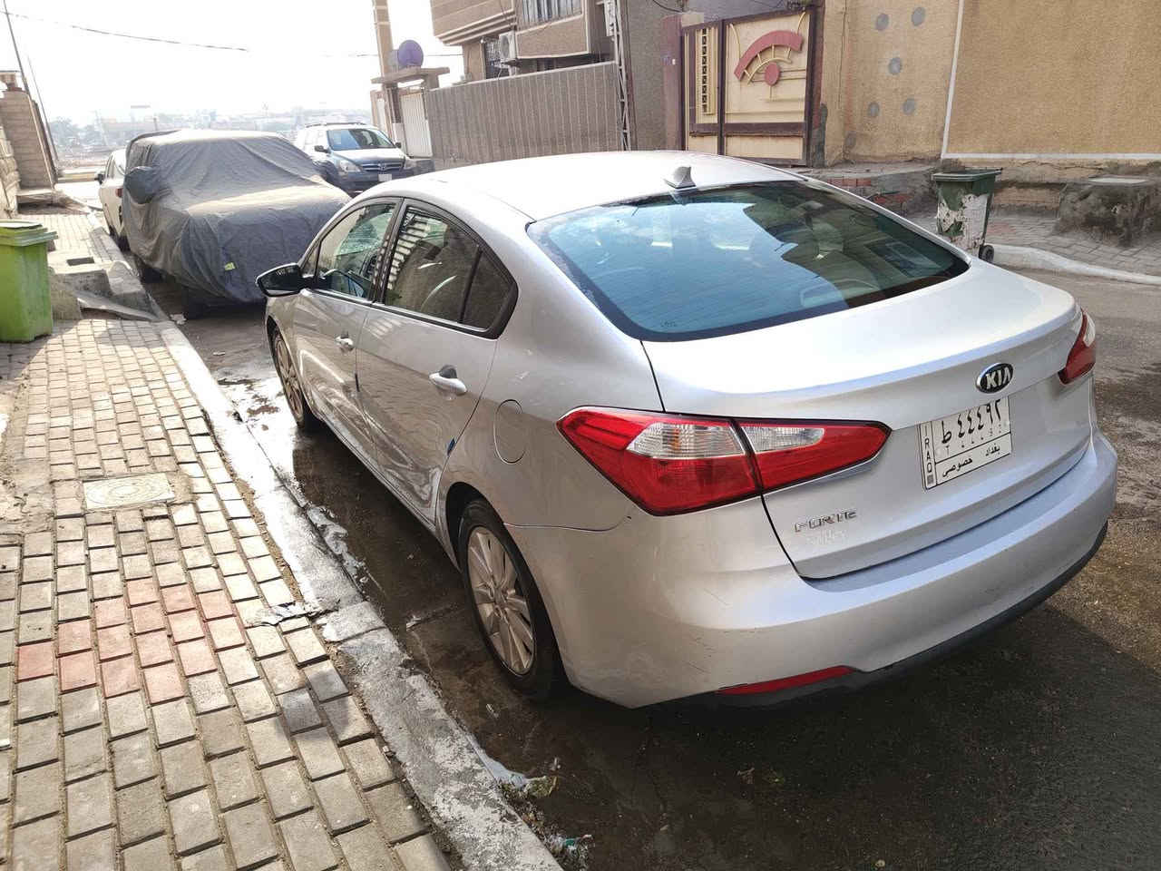 السلام عليكم 
فورتي 2016 
رقم بغداد 
حادثها جاملغ وبنيد مبدلات 
بدون ايرباك 
مكينة دوش 1800 
مواصفات عاديه 
تبريد شغال / كير ومكينة مكفولات
ماشيه 88 ميل 
العنوان كربلاء 
السعر 120 وبيها مجال بسيط
*********** كربلاء, العراق
