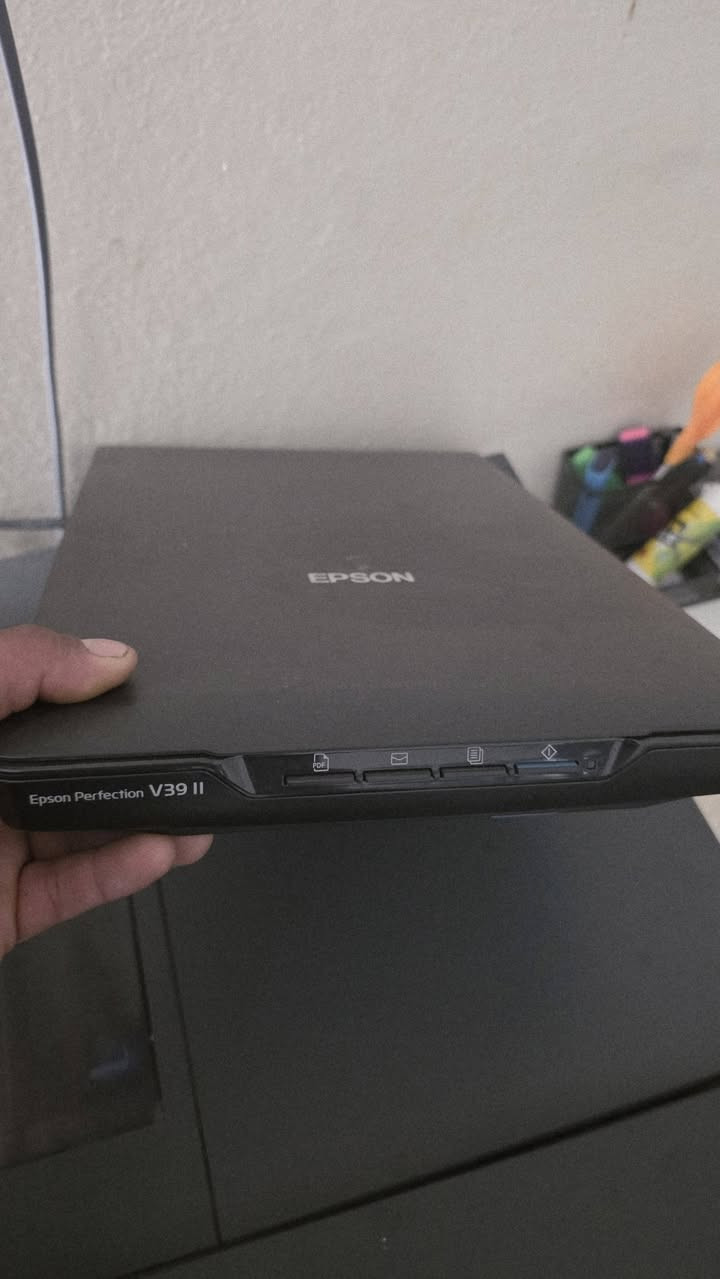 جهاز سكنر.  ايبسون الاصلي ستعمال قليل مرة وحدة مستعمله للبيع ***********
