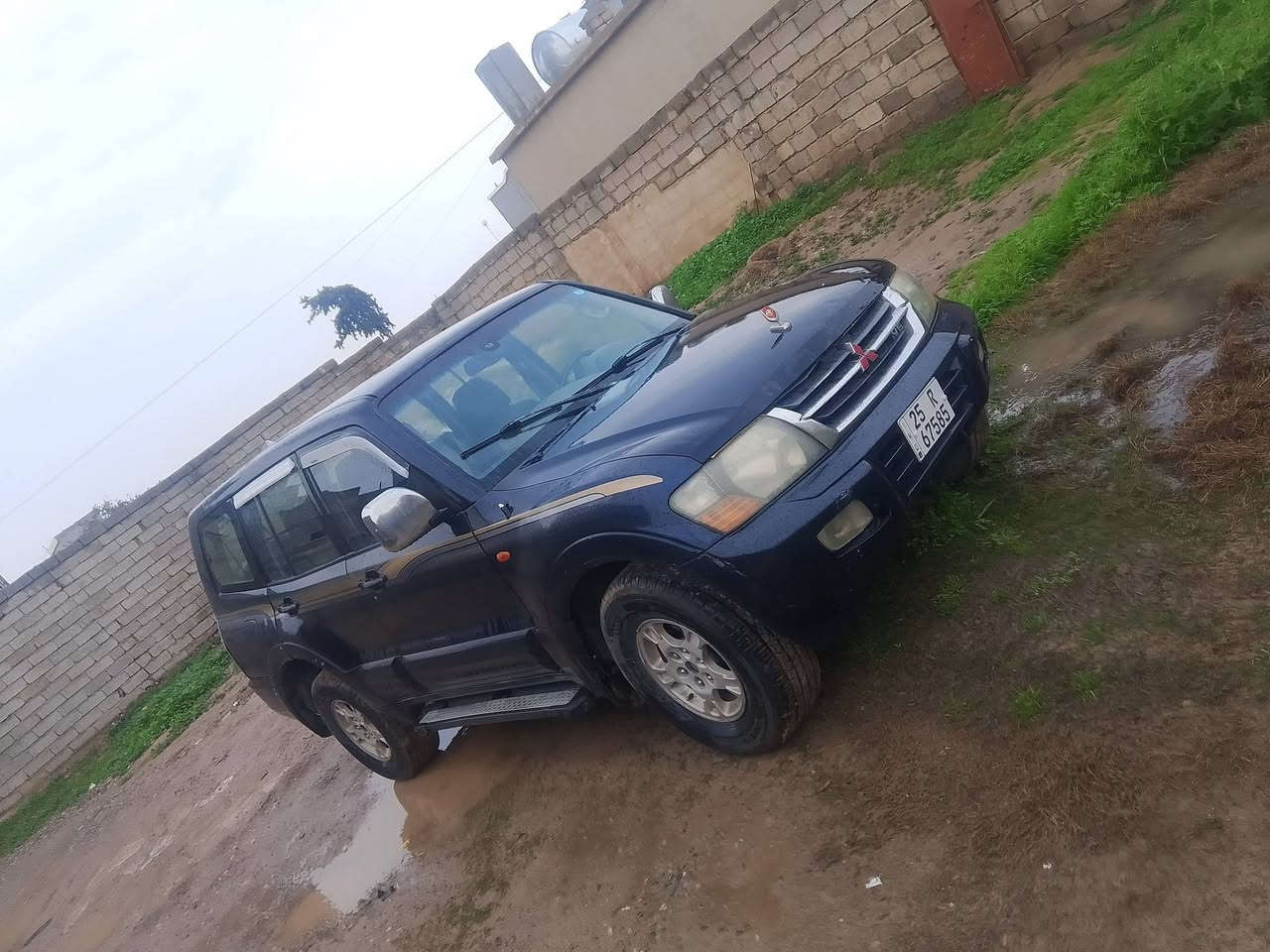 السلام عليكم سياره باجيرو موديل 2002سياره جديده لوك داخل وخارج كلو جديد محرك وكير  شرط سياره مامطلوبه دينار واحد وهزه جديد صار شهرين لون اسود كحلي غرفتها جديده باتري جديد كير بس ميكانيك شغال ابيع هل موجود السياره رقم كركوك انكليزي بسمي اني الشرعي تحول قبل لاتعد افلوسك مكان السيارة صلاح الدين قضاء الشرقاط السعر 63وبيها مجال رقم تلفون ***********بي وتساب
