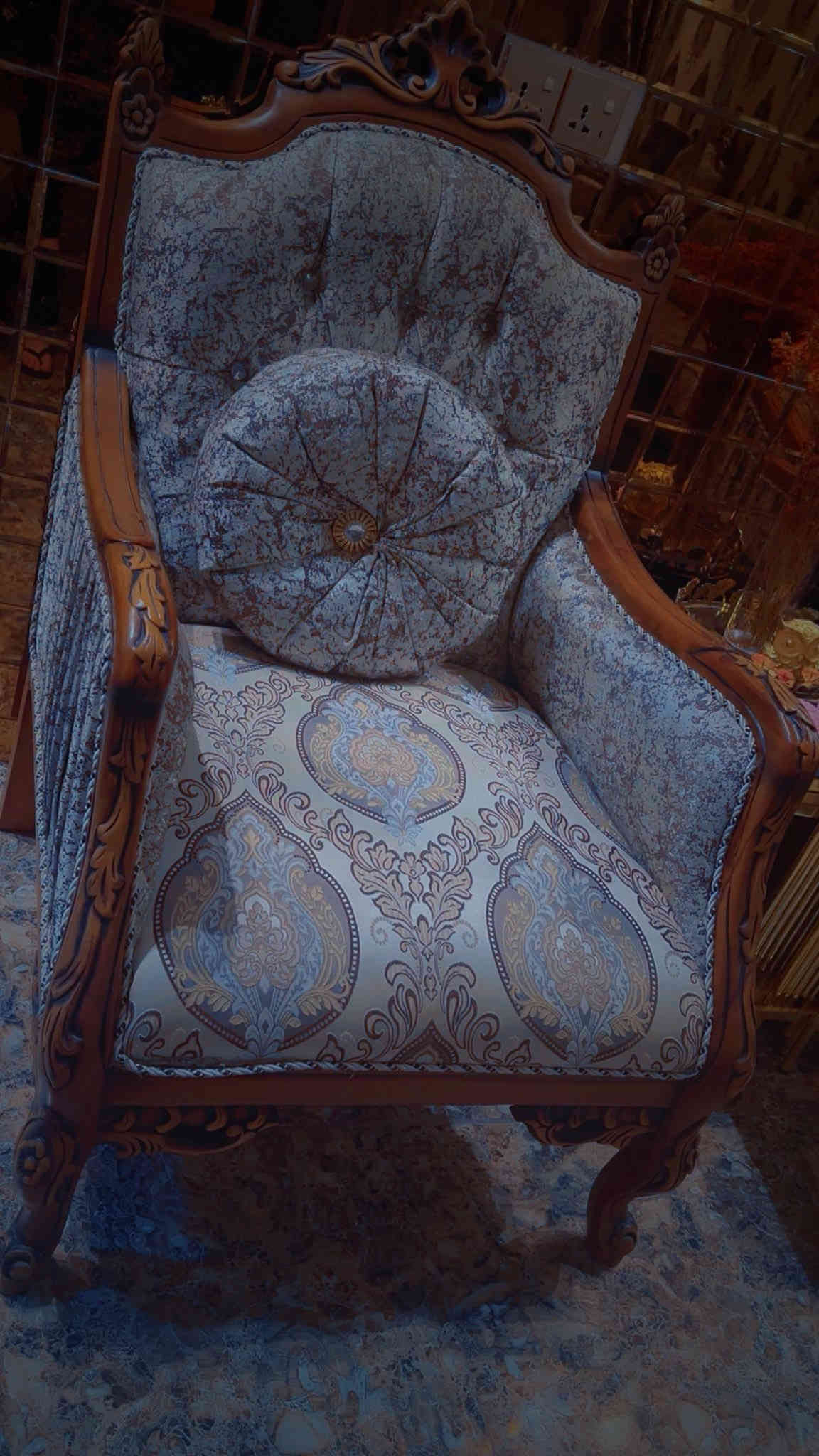 تخم ملكي مع ميز بلازماوطبله وسطيه بمليون ونص مستعملتهم سنه بس وجدا نظيف ونظافته مكفوله للتواصل على هذا الرقم   ٠٧٧١ ١٢٨ ٢٣٦٩
