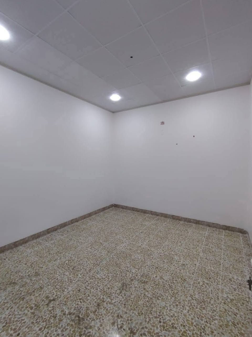 للايجار للايجار للايجار للايجار
#عقارات_فنر_الحمداني
مكتب البلديات للعقار
شقة طابق ثاني في حي السماح مقابل مول القمة 
غرفتين نوم وصالة استقبال ومطبخ وصحيات وبيتونة
سعر الإيجار ٢٥٠ الف
للاستفسار الإتصال
***********
***********
مراجعة مكتب البلديات للعقار في حي المشراق فرع مطعم طماطة بلمدخل الرئيسي
