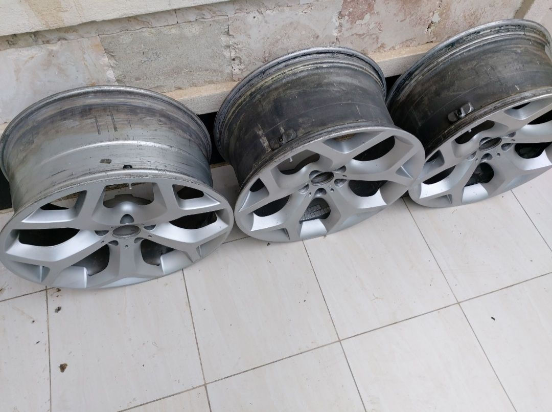 ويل حجم ٢٠ للبيع عدد ٣
بيهن تصليح بسيط 
سايز واحد 

السعر  ٢٠٠ الف 
***********
