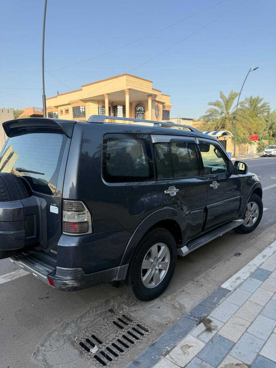 السلام عليكم باجيرو 2008 خليجي بسمي سيارة جديدة بمعنى الكلمة مكفولة من الضربة والصبغ والتبديل فول مواصفات 1/1 فتحة دواخل جلد مرايات شفط اشاير ترحيب محرك 6 سلندر بلاد حجم 3000 للسعر 93 العنوان البصرة المعقل رقم الهاتف ***********
