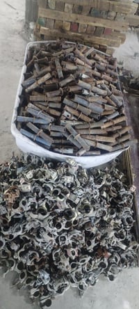 توجد كمية من خيارات وقفايص للسكلات للبيع العنوان بغداد للاتصال 0790116...