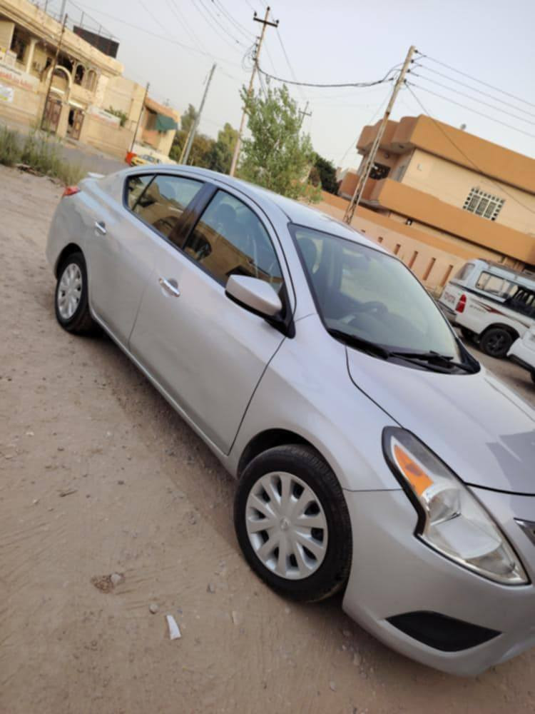 نيسان فيرسا 
موديل 2018
محرك كير شرط 
طخم تايرات جديد
حداديه تقريبا كامله وجديده 
مواصفات نص فول  تحكمات ستيرن  تحكمات بل مرايات  يدات نيكل
ضررها بابين  بدون دواخل + شويه بارد
للإستفسار  *********** متواجد عل واتساب
