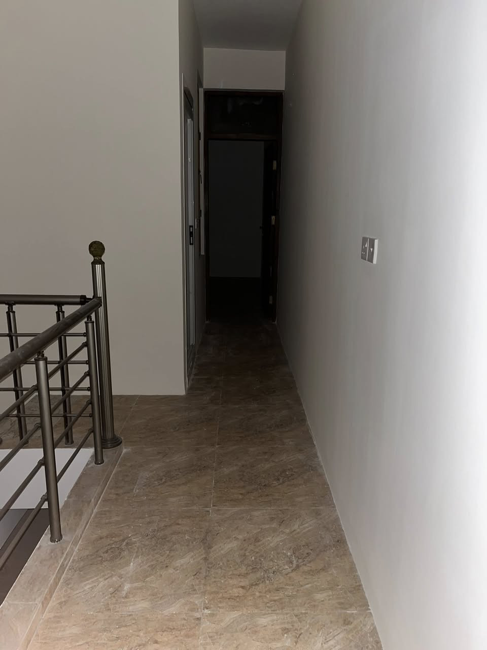 مشتمل للإيجار
مشتمل جديد غير مسكون للايجار 
٣ غرف نوم وصالة وخدمات 
صحيات فوك وجوا 
العنوان حي سومر قرب شارع المدارس
الايجار ٦٠٠ قفل
للاستفسار ***********
