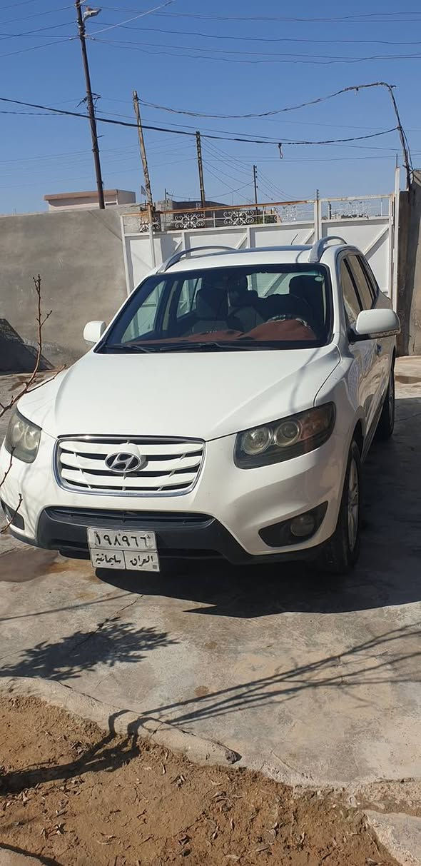 سلام عليكم عندي سيارة للبيع سنتافي (موديل ١١)٦سلندر سيارة ماشي ٢٠٠كم للتصال على رقم ***********
