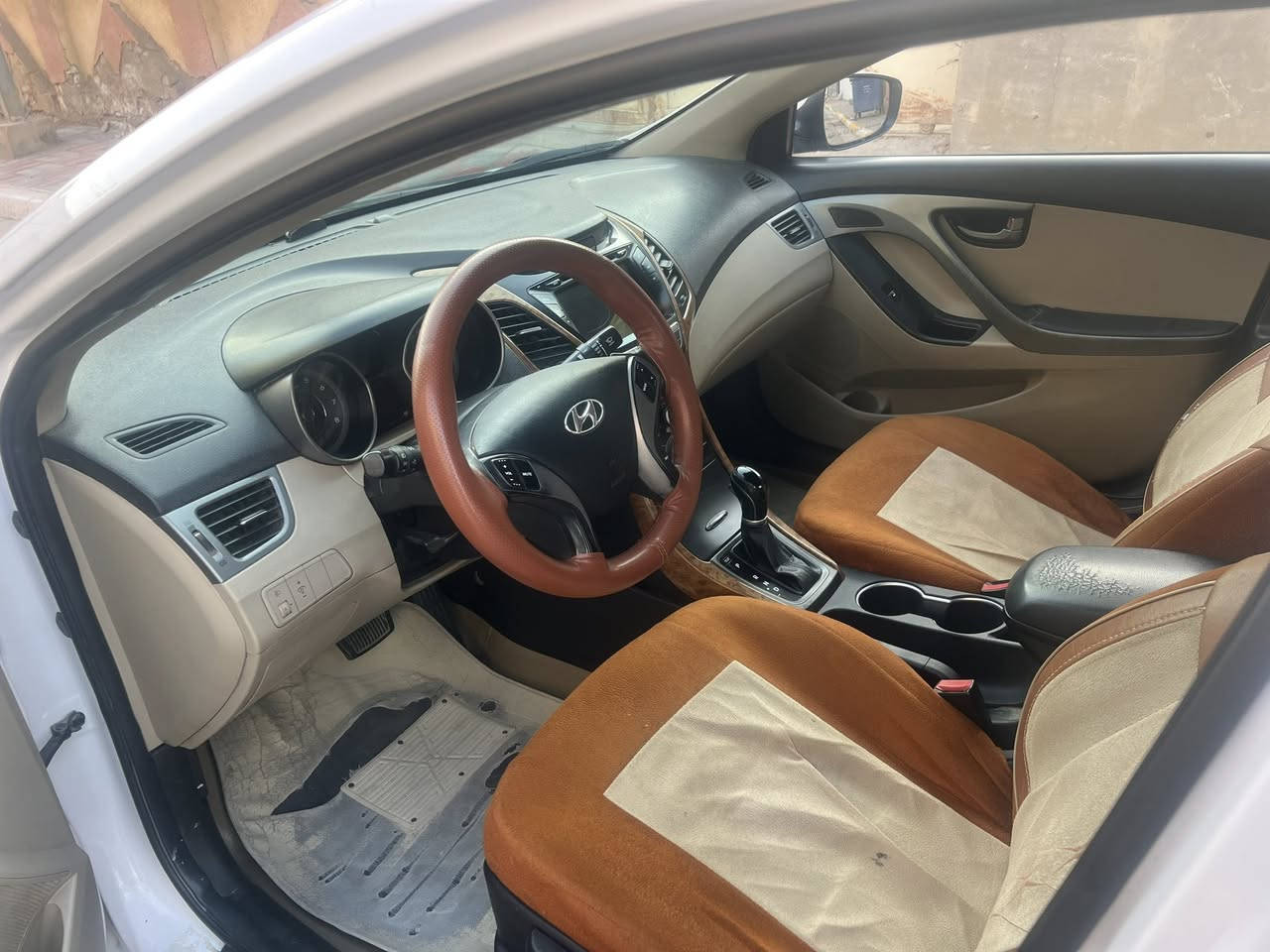 سلام عليكم للبيع النتره خليجي ٢٠١٥ رقم بغداد مشروع وطني بسمي سنويه مجدده فول مواصفات عده البصمه فتحه تبريد قطعتين داخل صاج لد نهاري مكفول من الضربه والتبديل فقط ربع جاملغ امامي ايمن بدون دواخل مكينه ١٨٠٠ مكينه جديده تخم تاير جديد حداديه شركه دواخل مدوشمه سياره جاهزه من كلشي  ماشيه ١٦٠ مابيه كل نقص السعر ١٢٢ وبيه مجال بسيط عنوان كربلاء الهنديه ***********
