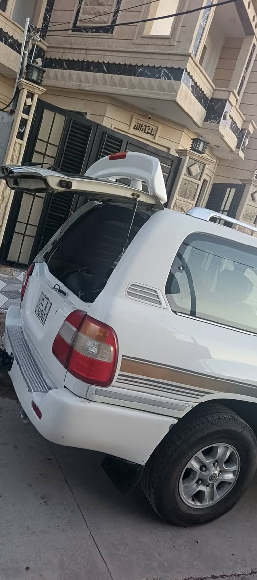 السلام عليكم 
تويوتا لندكروز مونيكا GXR 2001 محدث 2007 داخل وخارج محدث 
صبغ نص جاملغ امامي فقط شرط الباقي بدون صبغ على الفحص والسونار  بدون داخل وبدون لغود 
محرك وكير مكفول وما مفتوح 
سيارة بسمي اني الشرعي 
فحص وهزه وسنويه ورقم كلو جديد 
شرط الغرامات والتحويل 
منظومة غاز ايطاليه اصليه مو تركيه موصفات فول بدون سلايت 
السعر 145 وبيها مجال 
مكان السيارة موصل جانب الايسر *********** موصل, نينوى
