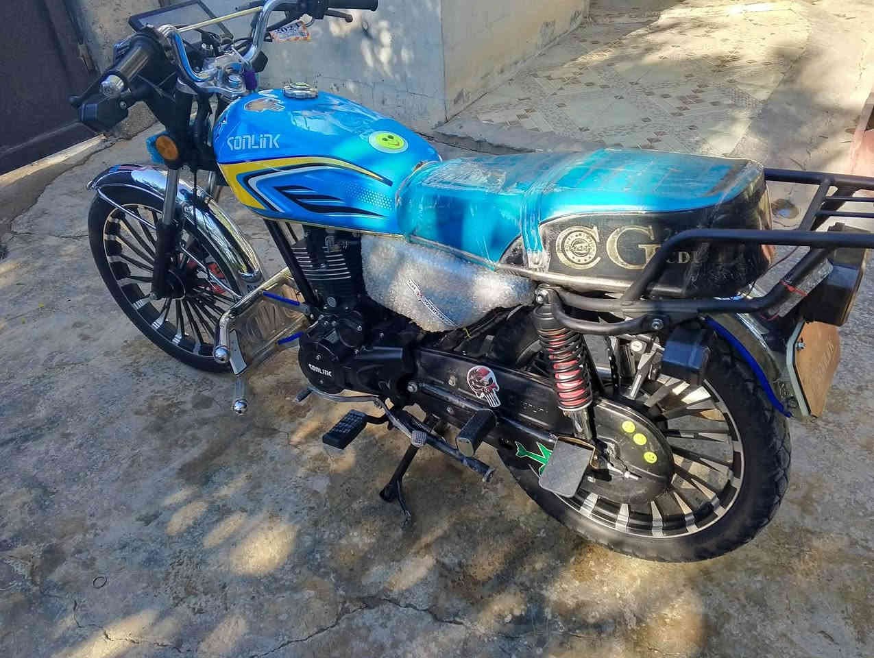 السلام عليكم دراجة للبيع دراجة حلوة موديل 24 شكل 25الدراجة كلة شغال الدراجة جديدة مكينة 200 المكينة ما ممدودة عليهة سبانة السعر 730 وبيهة مجال الدراجة كلة شغال الشاير الشاشة العنوان ديالى دلي عباس  أي ستفسار عل رقم***********
