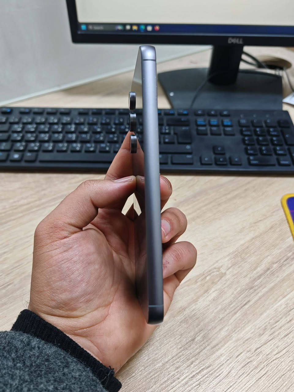 سلام عليكم 
للبيع s 23 fe 
شرق اوسط دبل شريحة 
الشاشة: 6.4  - 120 هرتز - Dynamic AMOLED 2X
الذاكرة:256/8
الكاميرا:50 + 8 + 12
المعالج:
Samsung Exynos 2200
البطارية 4500 - 25 واط
مكفول من الفتح شرط وتر بروڤ
نظافة 99%
السعر 390 وبي مجال 
مكاني نجف ***********
توصيل جميع المحافظات
