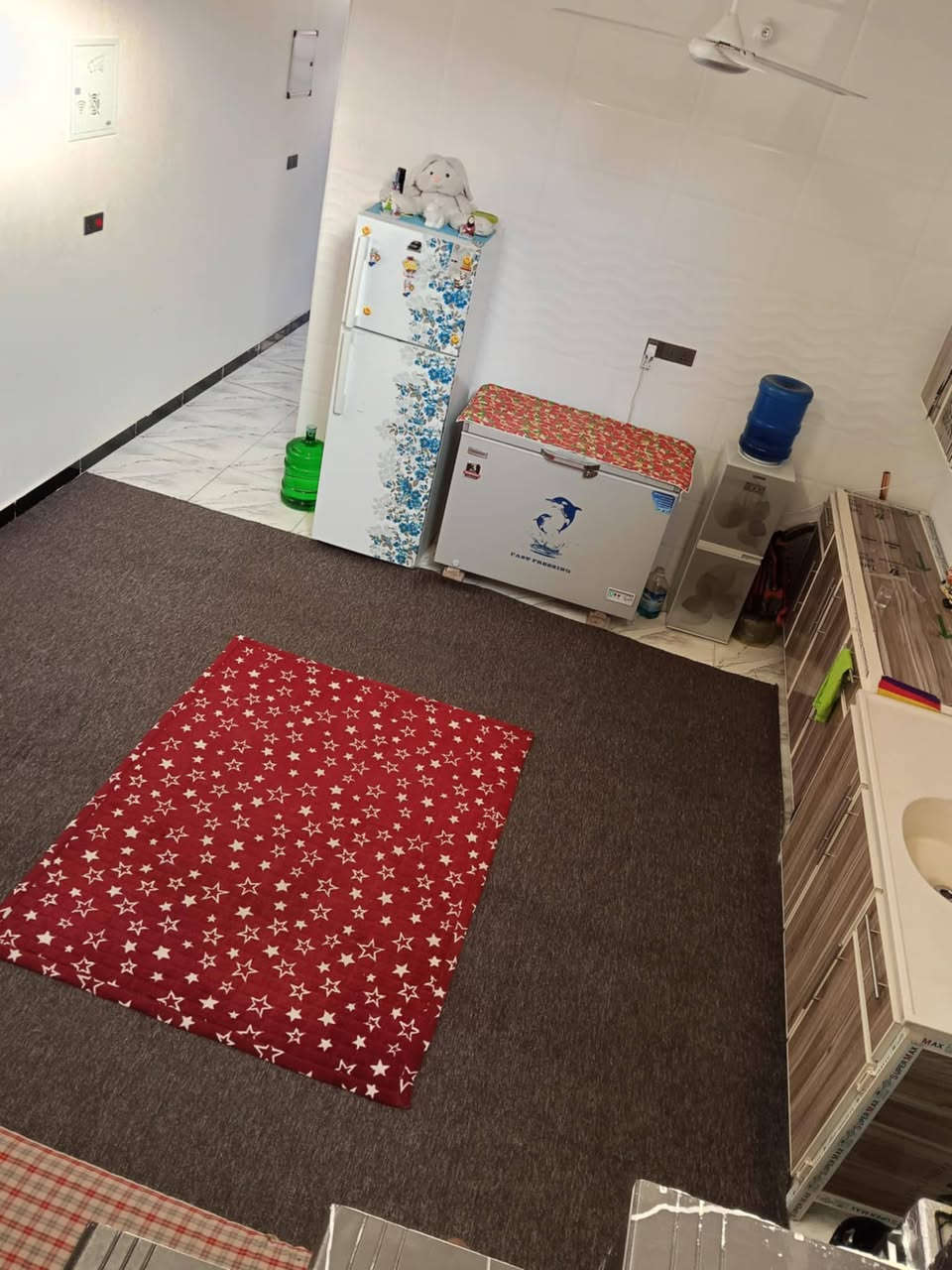 مشتمل طابق ونص السفحه الثانيه قريب عل شارع قرب نزله الوائلي بل بدايه بناء حديث درجه اوله نقص بي شي بصيط رقم العقار 8308 طابو صرف بسمي غير مطلوب السعر 75 نقد وعل مبادره 77تجي اشوف ابعينك احسن ما اشرحلك اتصال ***********
