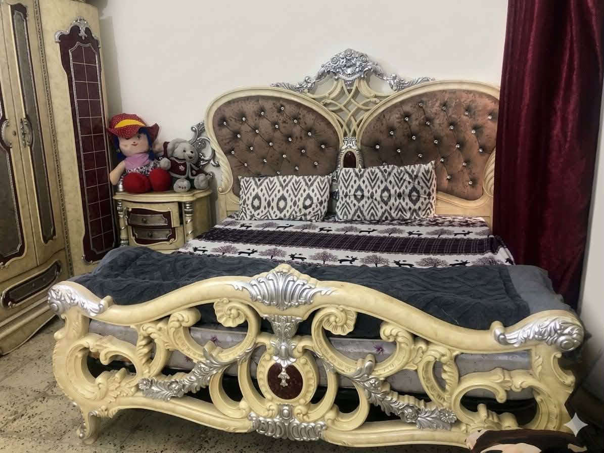 ‏غرفة مصرية ضخمة سبع قطع نظيفة سعر مناسب عنوان بغداد حي القاهرة الثانية الي يريدها يدخل خاص يراسل لو يتصل على هذا الرقم *********** بي وتساب
