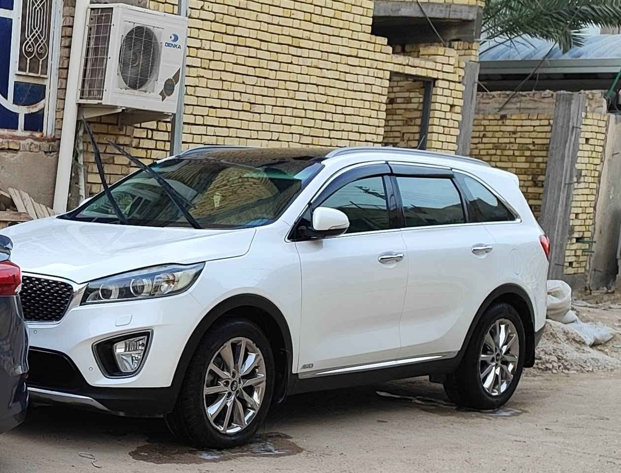 السلام عليكم  سورنتو2015شكل2016 كويتي
فول 1على1
6سلندر
7 راكب 
فورويل
بانوراما 
مكفول من ضربه بس بيه 
بارد وشخوط
تبريد3قطع تبريد بل كشنات تدفئة 
تحكم ستيرن
رادارات 
نضام ايكو سبورت 
بس  جنطه مو كهربائية 
اشاره بالمري 
 ماشيه117كيلو
بعد بيه مواصفات هواي 
السعر 213وبيها مجال للشراي 
مكانه ناصرية المركز
رقم ***********
غير متواجد على الفيس،
