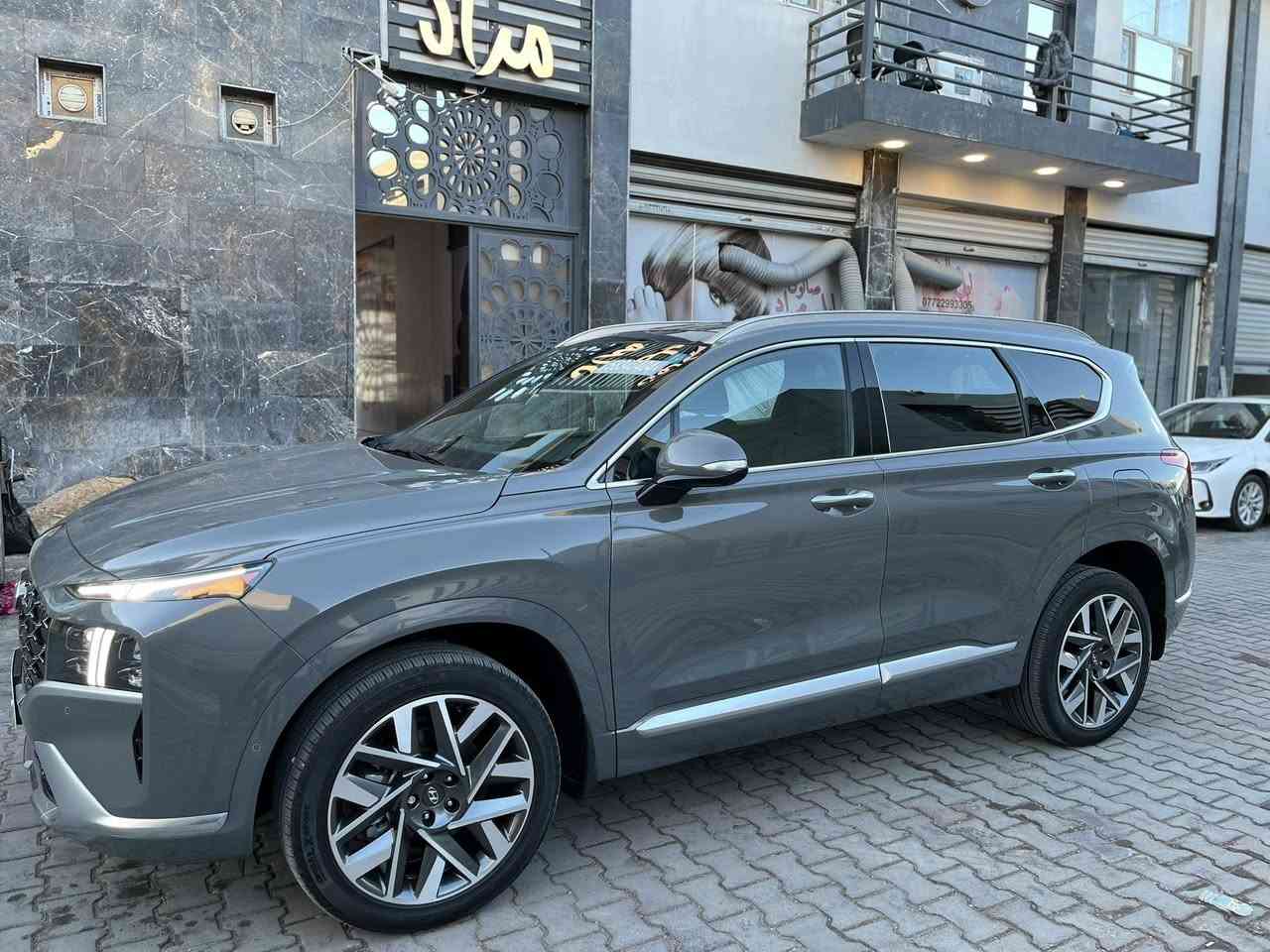 السلام عليكم 
للبيع ...... 
سنتافيا 2023 calligraphy اعلى فئة بالسنتافيا 
محرك 2500 توربو 
بانوراما 
*فور ويل 
*قمارة كنتارا 
*رادار امامي 
*رادار جانبي 
*هاند بريك بصمه 
*اوتو هولد 
*بصمه صندوگ وابواب 
*اشاير بالدشبول كامرة داتا شو 
واكو مواصفات هوايه ميحتاج اذكر السيارة فول الفول  
السياره حلوه مواصفاتها وجديده كلش
والباقي ميحتاج ينذكر السياره احلى من الصور 
(حادثها فقط الباب الخلفي للسائق مثل ما موضح بالصورة )

للاستفسار *********** فقط بدون خاص مكلف بالنشر
