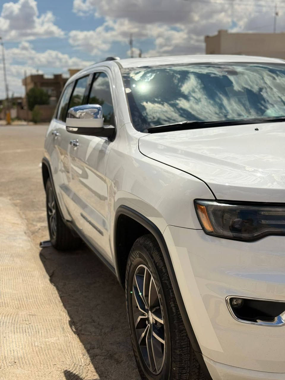 ياالله

السلام عليكم جيب لمتدد 2017 وارد امريكي 

 2017 JEEP LAREDO

المسافة المقطوعة : 114 ميل 

         حجم المكينه : 3.6    V6

الضرر : ربع بنيد صبغ فقط بدون دواخل 

#مواصفاتها

1.شاشه

2.فتحه

3.كشنات جلد

4.كشنات كهرباء

5.ويل كب

6.حساس امامي

7.لايتات زنون 

8.هيتر بالاستيرن 

9.بكلايت لد

10.حساسات خلفيه 

11.تشغيل عن بعد

12.اشاير بالمري 

13.بصمة ابواب

16.كامرا خلفيه

17.هيترات بالكشنات

18.قطعتين تبريد

20.بصمه

كير، مكينة، تبريد شرط

‎💬 السيارة جاهزة من كلشي – أي نقص مو موجود!

🔴 السعر 💵 اتصل على رقم 💸✅

📍 المكان: كركوك (طوز خرماتو)

تفاصيل اكثر هذا رقمي***********  تحياتي
