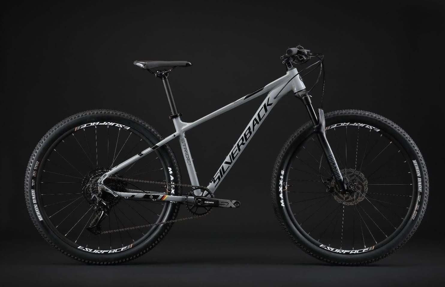 السلام عليكم 

 الماني 🇩🇪silverback  stride sx للبيع 
دراجة جديدة و نضيفه استخدام جدا قليل 
وصل الشراء موجود .
دراجة عملاقة و غنية عن التعريف 
⭕️دبلات روك شوك 
⭕️ اطارات maxxis 
⭕️ بريكات دهن دسك تكترو 
⭕️مجمع sram العملاق 
🎁هدية عداد كمبيوتر magene c406
سعر الشراء من معرض تيزاب موضح بصورة في اخر المنشور 
سعر البيع ٩٥٠ الف بي مجال للطيبين 
 واتساب فقط اخوان ☎️ ***********
