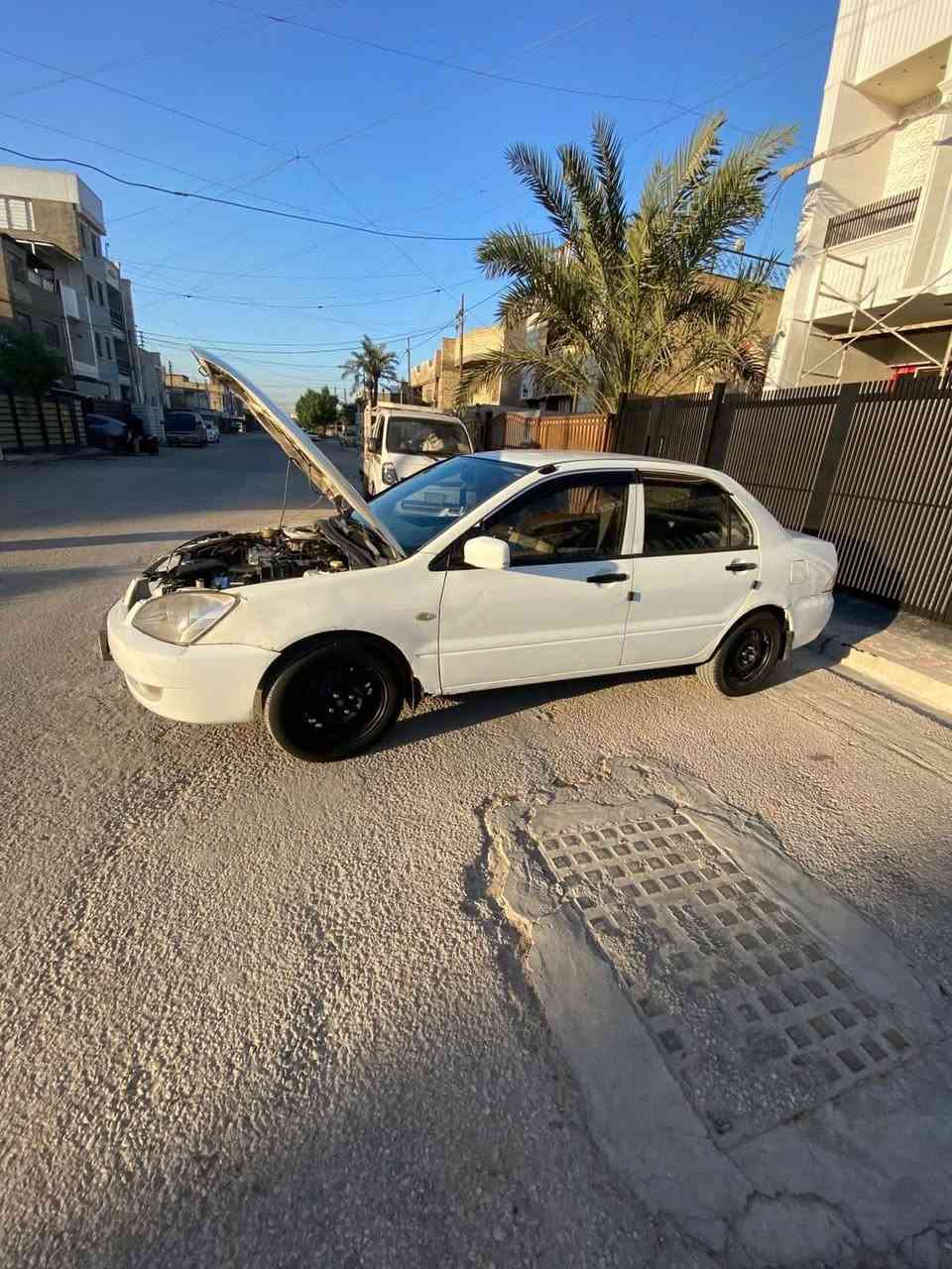 السلام عليكم عندي لانسر بيضاء موديل 2006 رقم بغداد انكليزي هزه وسنويه وأرقام جدد باسمي مصبوغه عام اكفلك قماره وتكم ومن الكلبة محرك 2000 
مكاني بغداد الدوره شارع 60
السعر /66وبيه مجال
رقمي /***********
