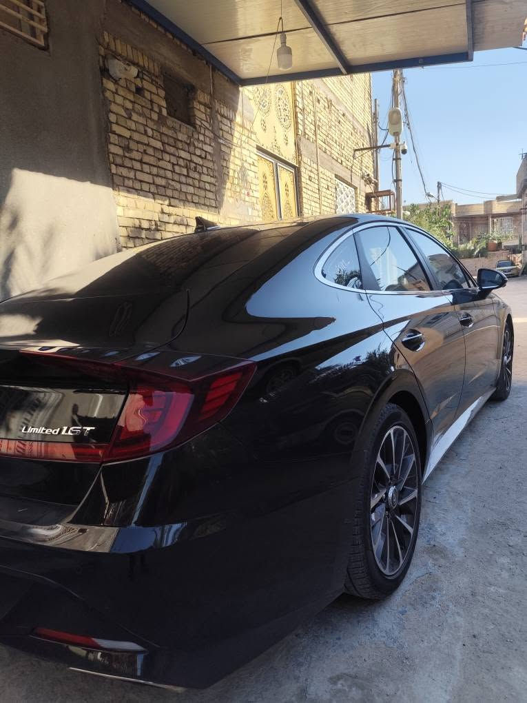 🛑 سوناتا مديل 2023 فول لمتدد 
 
🛑 رقم بصره الجديد حره بأسمي السنويه تنتهي 2032 هزه جديده 
    ((السياره ماشيه 15 الف))
مكينه كير تبريد حداديه ودواخل بل كارتون جدد السياره بعتباره زيرو 
  ( دهن كله أمزويا الأصلي أبدل)
 
(السعر 185وبيهه مجال قليل)
     *********** الأستفسار 
         المواصفات 👇
               😍
1- محرك 1.6
2- كير أوتوماتيك 8 سرعات.
3- بصمة بالأبواب وتشغيل زر.
4- تشغيل السيارة عن بعد من الريموت.
5- تقديم وترجيع السيارة من الريموت.
6- شاشة حجم كبير 10.25 إنج.
7- عدادات رقمية 12.3 إنج.
8- كاميرا 360 درجة.
9-كاميرات بالنقطة العمياء تظهر داخل العداد.
10- نظام صوت Bose.
11- شحن لاسلكي للموبايل.
12- شاشه أبل كار بلي بلا
13- فتحة سقف بانوراما.
14- مقاعد جلد بلاد
15- تبريد مقاعد أمامية.
16- تدفئه مقاعد أمامية وخلفية.
17- تدفئه ستيرن 
18- حفظ وضعية كرسي السائق (ميموري).
19- مثبت سرعة راداري ذكي.
20- الحفاظ على المسار تلقائياً.
21- فرملة طوارئ أمامية.
22- تحذير حركة خلفية.
23- حساسات أمامية وخلفية.
24- إضاءة LED كاملة.
25- الحركات المخفية:
28- الكرسي يرجع لورى تلقائياً عند إطفاء السيارة لتسهيل النزول
30- تعرض صورة السيارة 31- والكاميرات عند الاقتراب من عائق.
31- إذا شغلت الإشارة اليمين أو اليسار تظهر الكاميرا الجانبية بالعداد.
32- تنبيه إذا نسيت طفل أو غرض بالمقاعد الخلفية.
33- تنبيه إذا السيارة اللي قدامك مشت وأنت واقف.
34- تنبيه إذا أكو سيارة بالنقطة العمياء عند فتح الباب.
35- فتح الشنطة بدون استخدام اليد إذا وقفت خلفها والريموت بجيبك.
36-إضاءة ترحيبية عند الاقتراب من السيارة بالليل. البصرة, العراق
