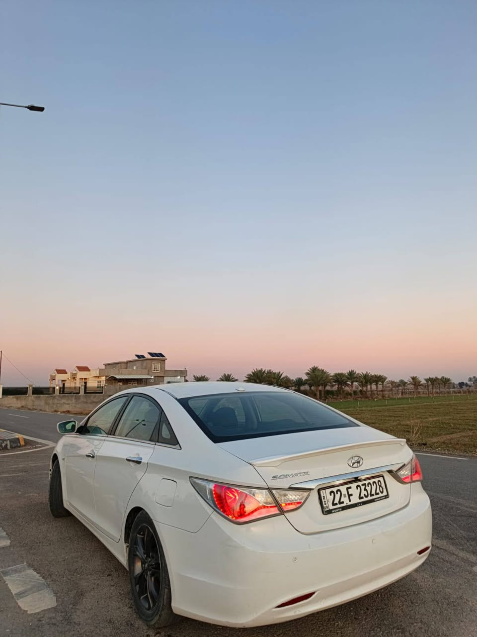 السلام عليكم…
هونداي سوناتا مضلع 2010 
وارد كوري
 لون ابيض رقم اربيل دولي شرط التحويل
شاشه كبيره
تحكمات ستيرن
تدفئه تبريد
داخل اسود
وبعد بيها هواي مواصفات 
محرك 2000 مامفتوح ع الشركه
كير مامفتوح 
صدر جديد
سياره جاهزه مجهزه بدون اي نقص 
ضررها باب خلف السكن وقماره كلير
السعر 95 وبيها مجال بسيط
مكاني صلاح الدين مكيشيفه
للاستفسار اكثر اتصل 
رقم
‏‪***********‬‏
