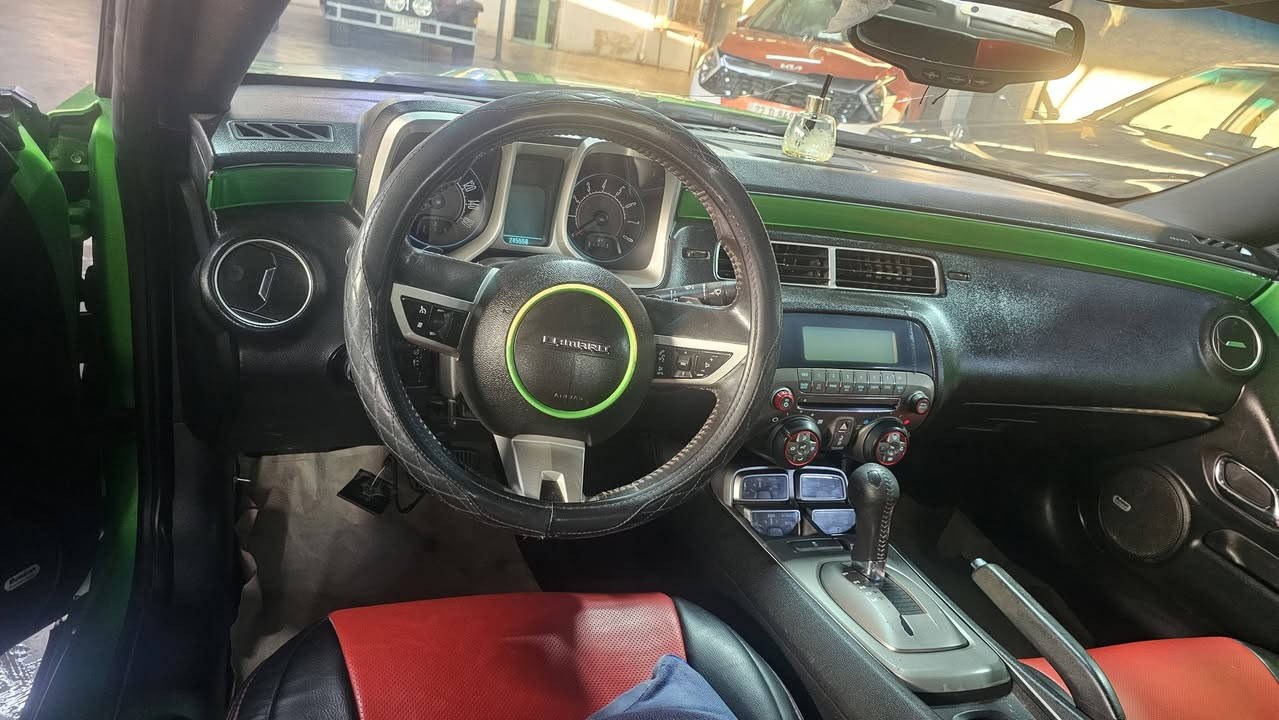 للبيع مع السياره
موديل ٢٠١١ كمارو فول مواصفات بيهه صبغ جاملغ وباب  
للإستفسار اتصل ***********
