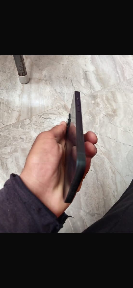 سلام عليكم آيفون ١٣ عادي  بلادي  ممستبدل بي آي قطعه جهاز نضيف  ذاكره ١٢٨ بطاريه ٨٤ كله بلادي  مكان ديالى تقاطع قدس ***********
