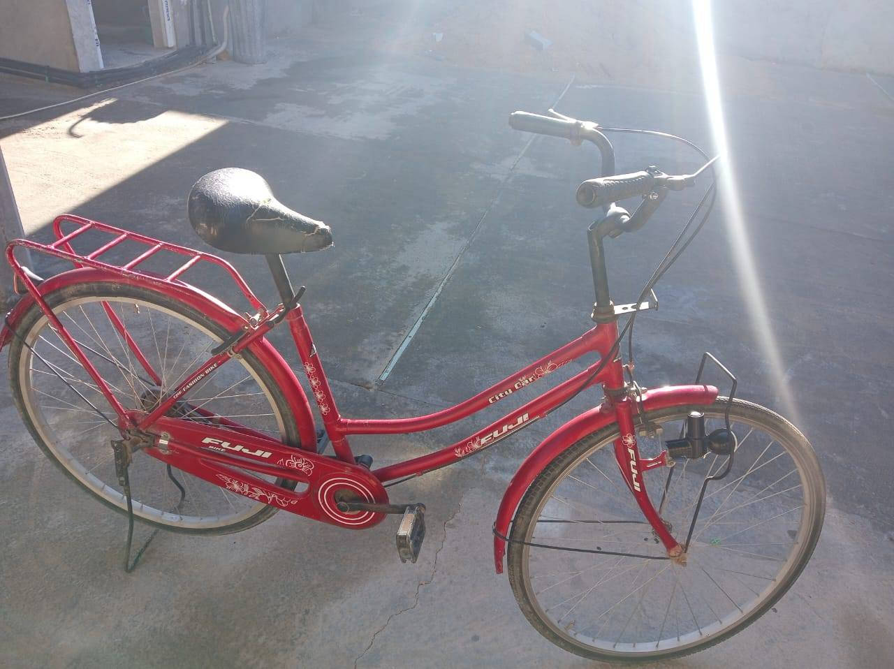 سلام عليكم بايسكل بناتي للبيع سعره 70الف وبي مجال الأتصال على هذا الرقم ***********
