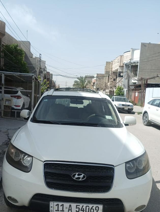 السلام عليكم
سنتافي خليجي مديل 2009كفاله 7راكب 6سلندر كشنات جلد محرك2700دوش رقم بغداد بسمي ماشيه 187 مكان السياره كربلاء السعر 135وبيه مجال للشراي 
***********
***********
