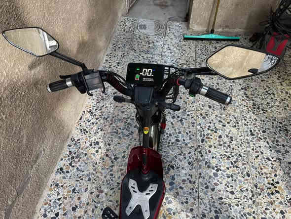 السلام عليكم 
دراجه شحن موديل ٢٤مستخدمه مبدل بطاريات جديده نضيفه كلش ما بيهة اي نقص تحتوي على ٥بطاريات كلشي بيه شغال 
مكان سبع ابكار
السعر ٢٥٠ الف وبيهة مجال
***********
