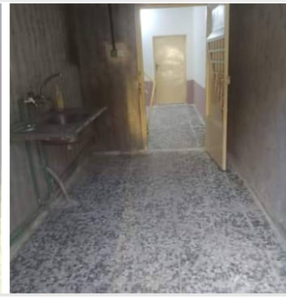 بيت للايجار  مساحة 100 متر متكون من غرفه 6×5 
 وصالة 5×4  ومطبخ 3×2 وحمام وتواليت بدون استقبال اقرأ المنشور زين .... الارضية كاشي بي خط مولدة شارع 
سعر الايجار 200 الف الشهر نريده مال شهرين شهرين مكانه شارع المطار مقابيل جوهرة العرب خلف محلات هاني الشبيلي بيت مرتب وحلو مال عائلة صغيرة للاستفسار الاتصال على الرقم *********** بي واتساب
