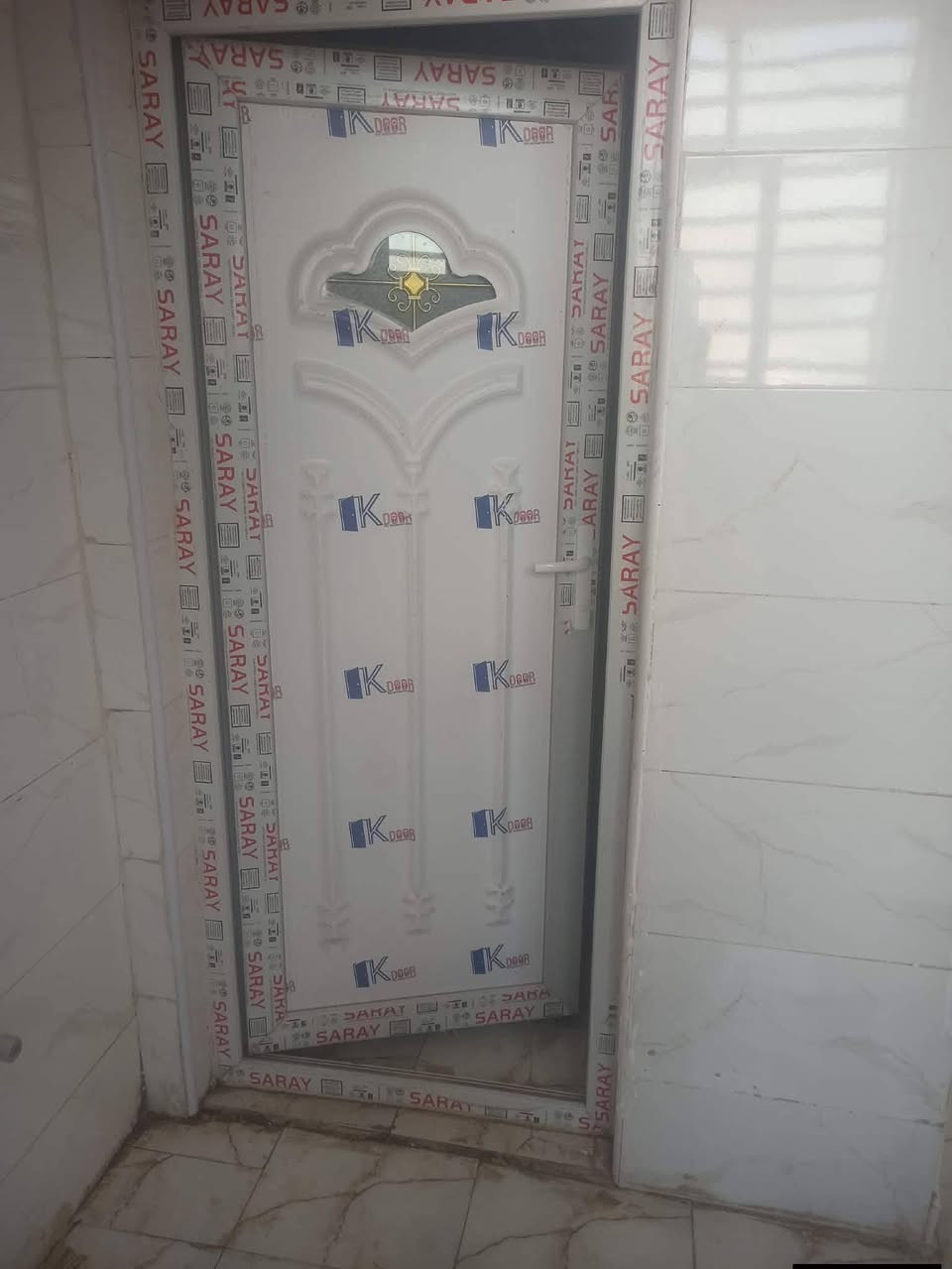 🏡دار للبيع اقصاد اقصاد 🏡
المساحة: 50 متر مربع
✅ #طابو_زراعي_سند_25_أقرار_محكمه
مقدمه 10ملاين والباقي كل شهر ٥٠٠الف والسعر الكلي 22مليون 
الموقع: النجف شارع الصب عمود 317 

مواصفات البناء:
غرفة/ صالة معزولة/مطبخ معزول/ صحيات خارجية مكشوفة
بناء مرتب (أساس + سقف كونكريت + طابوك)
أرضية بورسلين أبو الـ 60

الخدمات:#بعد_عن_سوق_100م
ماء كهرباء مدارس سوق تبليط مولد

للاستفسار والاتصال:
***********
