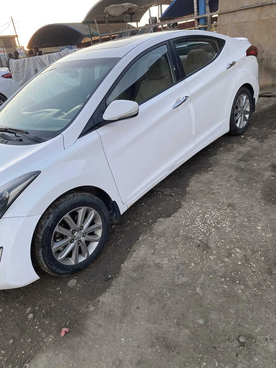 السلام عليكم النترا ٢٠١٥ مكفوله كفاله عامة 
رقم بغداد باسمي رقم وهزه جديدات 
السعر ١٣٣ وبيها مجال حك الجية 
للتواصل ***********
