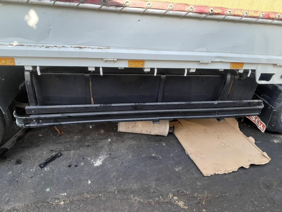 السلام عليكم محجر وقفص كنتر وتانكيات للبيع ويا الجادر للايريد يتصل ***********
