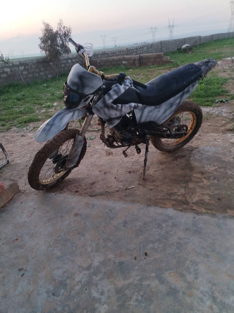 السلام عليكم ماطور قفاز للبيع موديل 21وايرمنيه كلها تشتغل تواير جدد سلف شغال سعر 450بي مجال للستفسار تصال علا رقم ***********مكاني بل كسك مراوس يرهم
